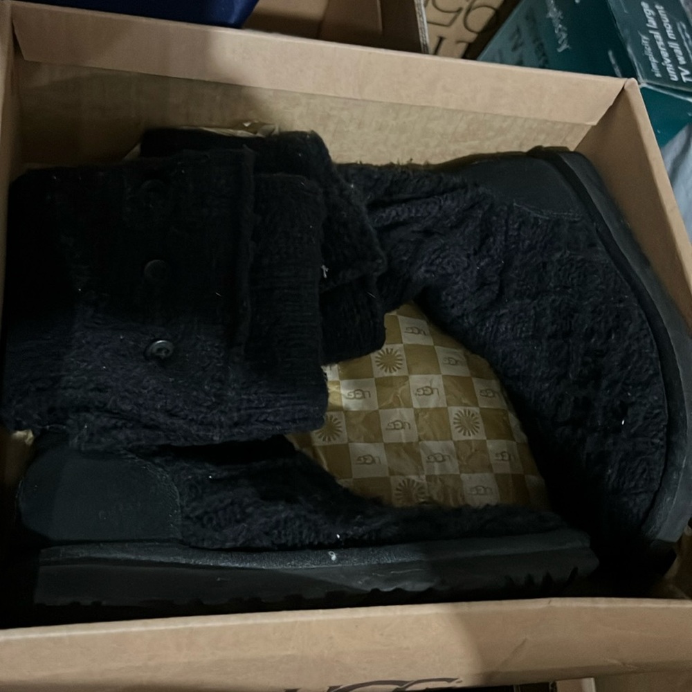 Worn couple of times womens ugh lattice cardy boots